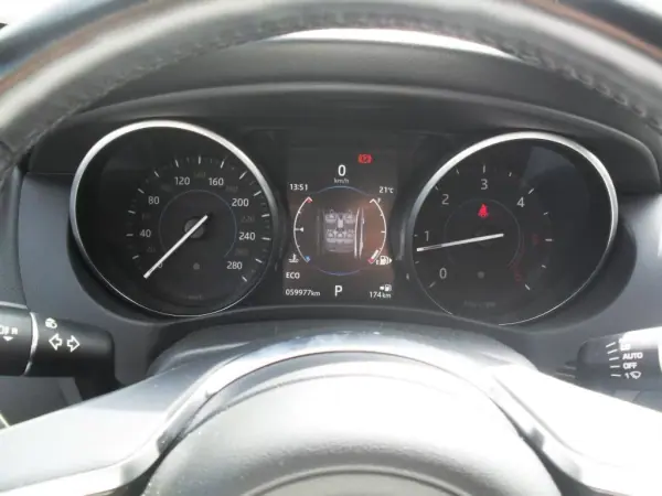 Jaguar XE 2017 - 25950 EUR, 59977 km - AUTO.MOTO.pt - 59977km - foto 22 de 35