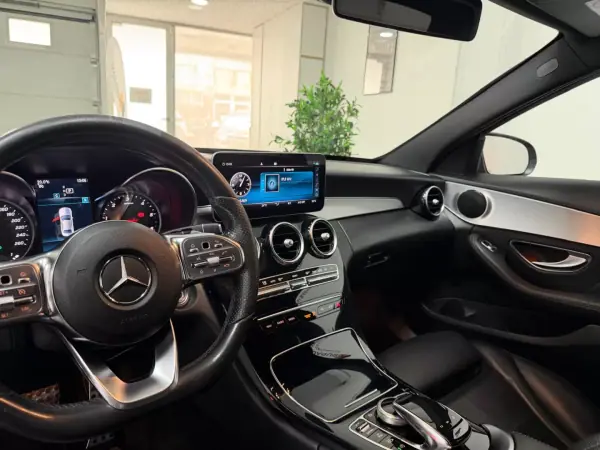 Mercedes-Benz C 180 2019 - 24990 EUR, 210000 km - AUTO.MOTO.pt - 210000km - foto 26 de 29