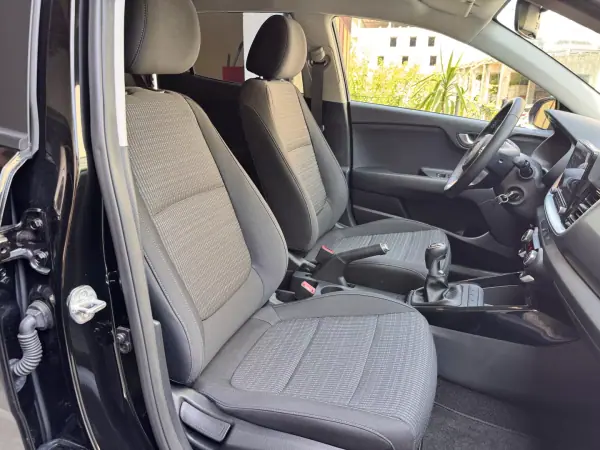 Kia Stonic 2025 - 19900 EUR, 6048 km - AUTO.MOTO.pt - 6048km - foto 24 de 24