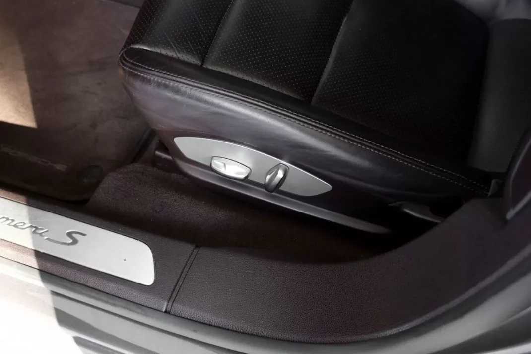 Porsche Panamera 2012 - 42500 EUR, 169168 km - AUTO.MOTO.pt - 169168km - foto 17 de 17