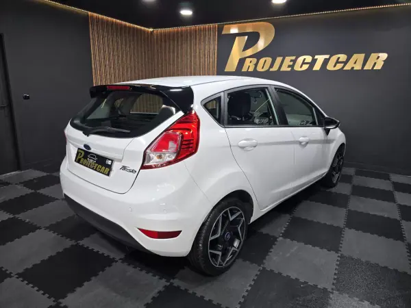 Ford Fiesta 2015 - 10750 EUR, 165000 km - AUTO.MOTO.pt - 165000km - foto 2 de 23