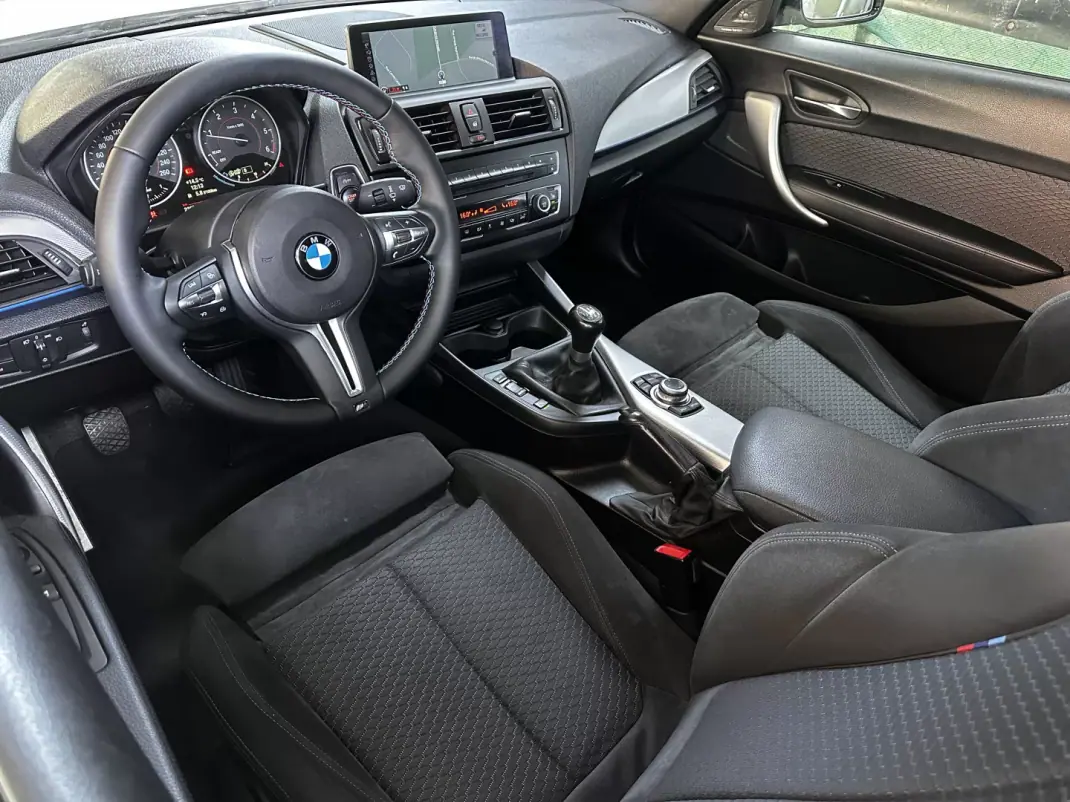 BMW 120 2013 - 18500 EUR, 225000 km - AUTO.MOTO.pt - 225000km - foto 26 de 39