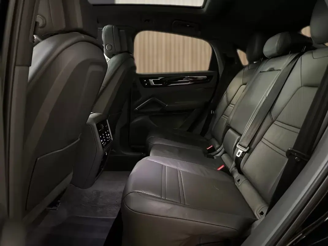 Porsche Cayenne Coupé 2020 - 68800 EUR, 146000 km - AUTO.MOTO.pt - 146000km - foto 11 de 20