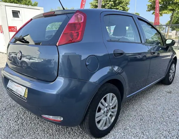 Fiat Punto 2018 - 8750 EUR, 84900 km - AUTO.MOTO.pt - 84900km - foto 3 de 11
