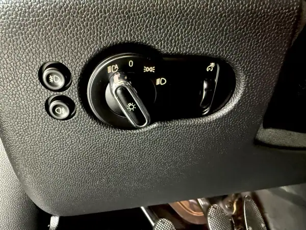 MINI One 2016 - 11900 EUR, 133000 km - AUTO.MOTO.pt - 133000km - foto 56 de 86