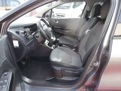 Renault Captur 2014 - 12900 EUR, 155622 km - AUTO.MOTO.pt - 155622km - foto 10 de 30