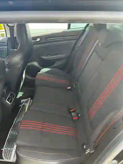 Renault Mégane Sport Tourer 2021 - 16500 EUR, 103500 km - 103500km - foto 6 de 11