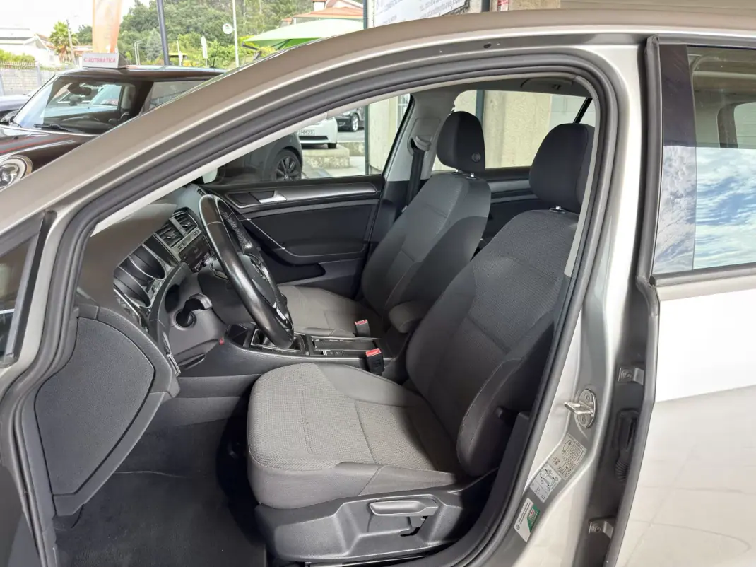 Volkswagen Golf 2017 - 15950 EUR, 151736 km - 151736km - foto 18 de 34