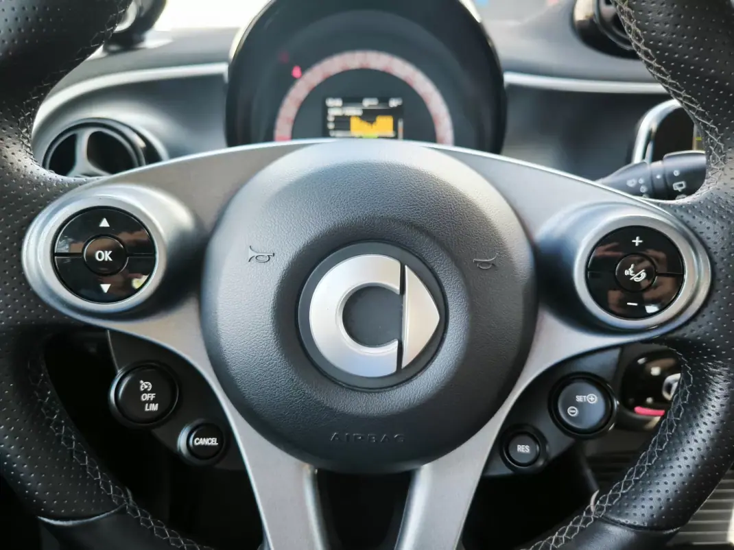 Smart ForTwo Coupé 2021 - 9950 EUR, 102000 km - 102000km - foto 20 de 32