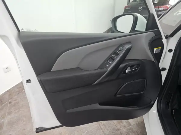 Citroën C4 Grand Picasso 2018 - 13650 EUR, 245556 km - AUTO.MOTO.pt - 245556km - foto 9 de 43