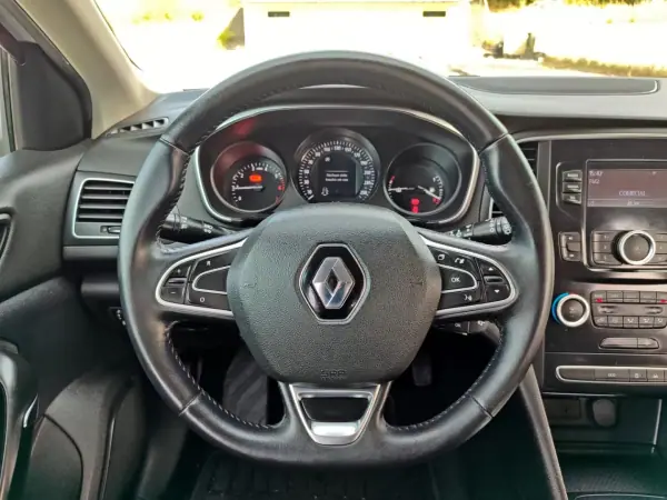Renault Mégane 2016 - 10500 EUR, 136472 km - AUTO.MOTO.pt - 136472km - foto 12 de 15