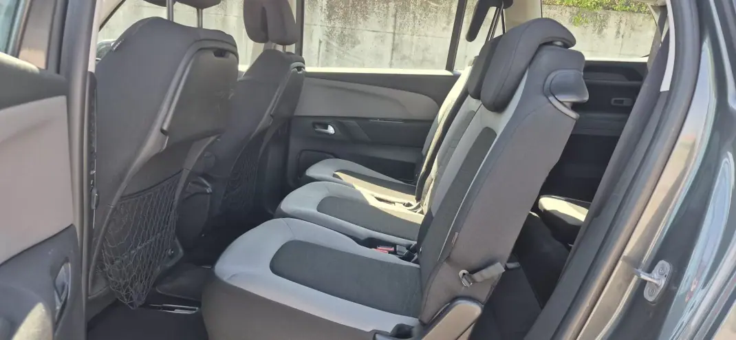 Citroën C4 Grand Picasso 2013 - 9750 EUR, 185000 km - AUTO.MOTO.pt - 185000km - foto 6 de 25
