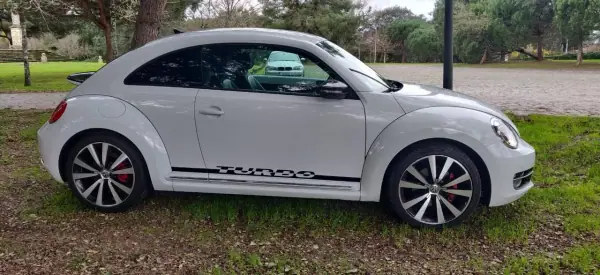 Volkswagen New Beetle 2011 - 17499 EUR, 163800 km - AUTO.MOTO.pt - 163800km - foto 2 de 41