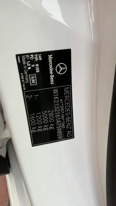 Mercedes-Benz E 300 2019 - 26990 EUR, 147000 km - AUTO.MOTO.pt - 147000km - foto 36 de 41