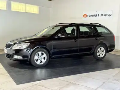 Skoda Octavia Break 2010 - 6900 EUR, 217525 km - AUTO.MOTO.pt - 217525km - foto 4 de 22