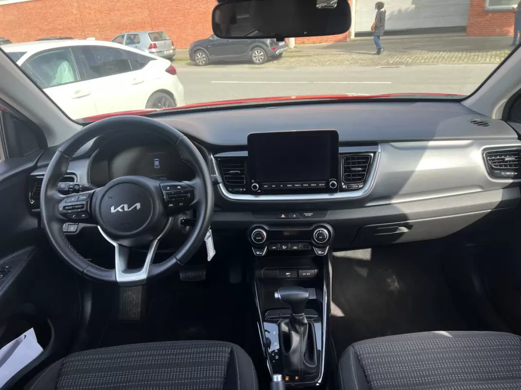 Kia Stonic 2025 - 20500 EUR, 17500 km - AUTO.MOTO.pt - 17500km - foto 12 de 19