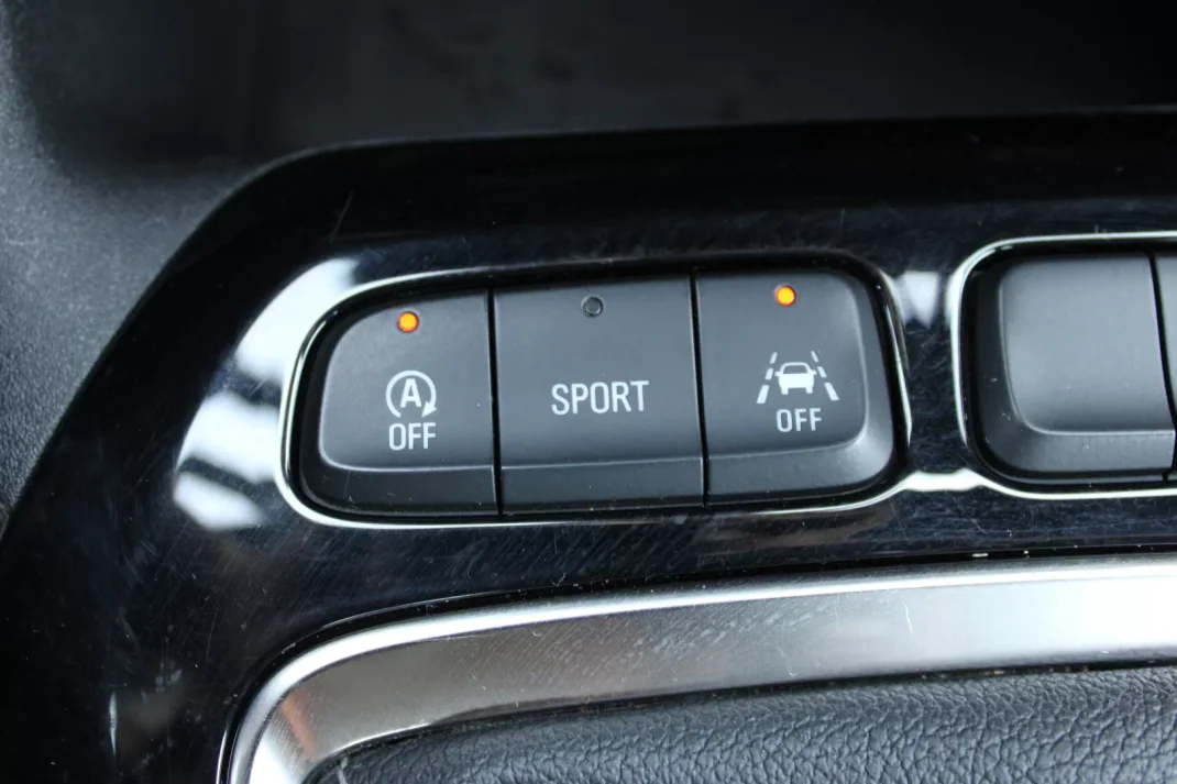 Opel Corsa 2022 - 14400 EUR, 76305 km - AUTO.MOTO.pt - 76305km - foto 16 de 21