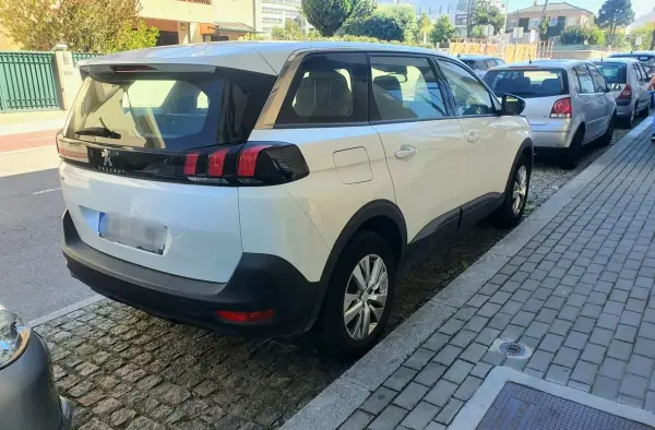 Peugeot 5008 1.5 BlueHDi Allure Pack EAT8 2023 Diesel — 54 000 km · Aveiro Peugeot 5008 1.5 BlueHDi Allure Pack EAT8 2023 Diesel