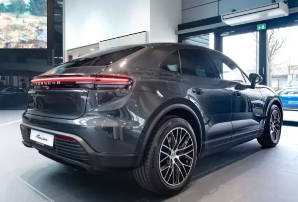 Porsche Macan 2025 - 82900 EUR, 20000 km - AUTO.MOTO.pt - 20000km - foto 2 de 6