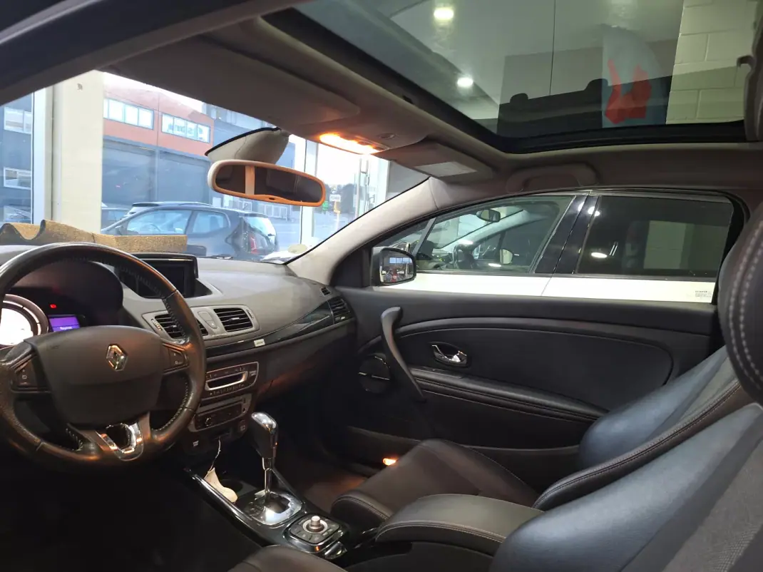 Renault Mégane Coupe 2013 - 9900 EUR, 177543 km - AUTO.MOTO.pt - 177543km - foto 15 de 17