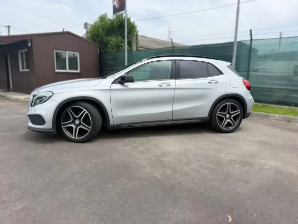 Mercedes-Benz GLA 180 2016 - 19990 EUR, 111718 km - AUTO.MOTO.pt - 111718km - foto 5 de 22