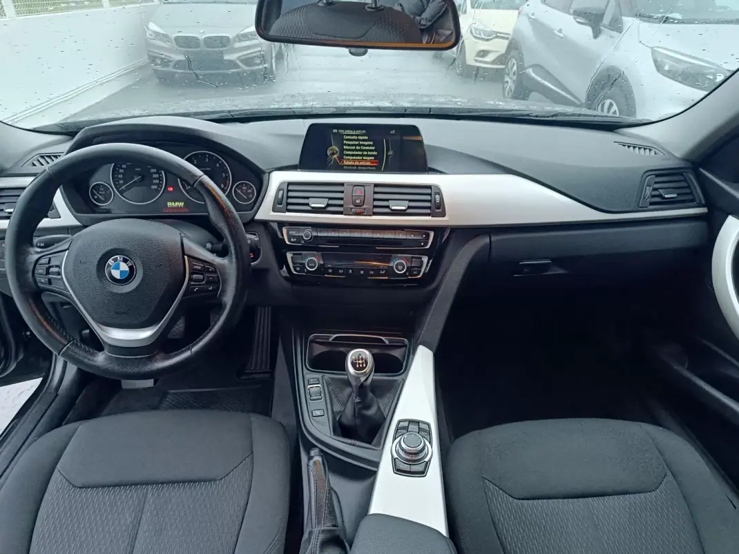 BMW 318 2016 - 16900 EUR, 170176 km - AUTO.MOTO.pt - 170176km - foto 18 de 30