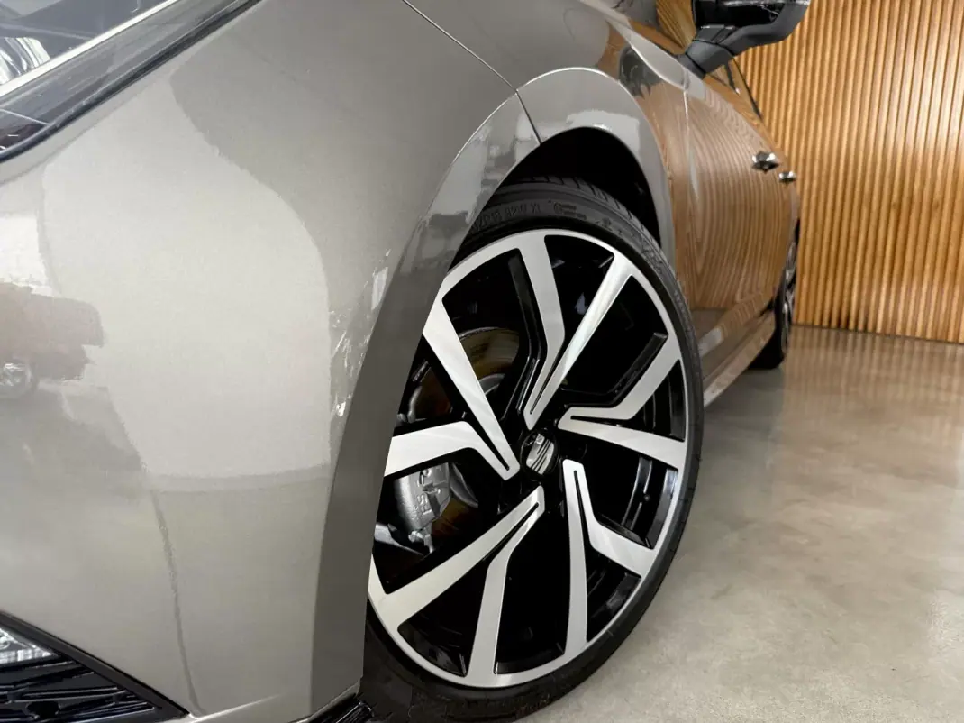 SEAT Leon 2015 - 14000 EUR, 181000 km - AUTO.MOTO.pt - 181000km - foto 24 de 92