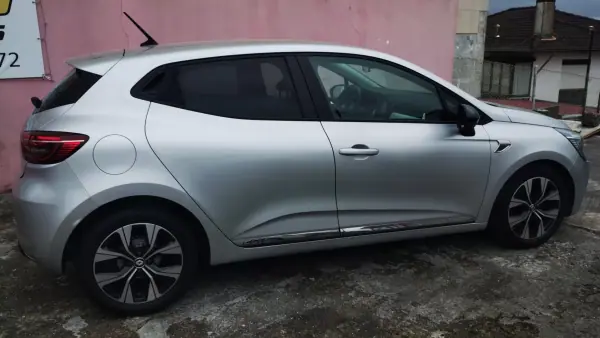 Renault Clio 2021 - 13999 EUR, 129999 km - AUTO.MOTO.pt - 129999km - foto 4 de 39
