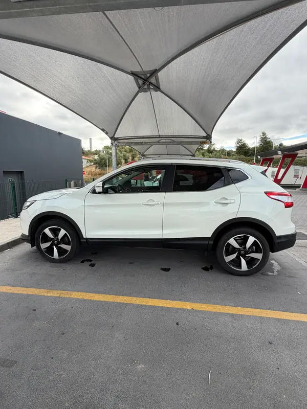 Nissan Qashqai 2015 - 12500 EUR, 193000 km - 193000km - foto 2 de 10