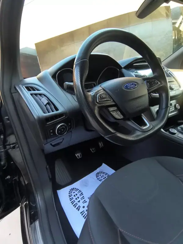 Ford Focus SW 2019 - 13900 EUR, 184000 km - AUTO.MOTO.pt - 184000km - foto 12 de 29