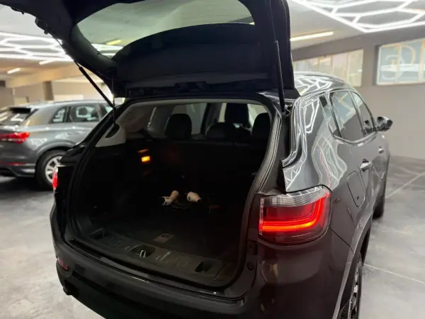 Jeep Compass 2022 - 21900 EUR, 116655 km - AUTO.MOTO.pt - 116655km - foto 26 de 35