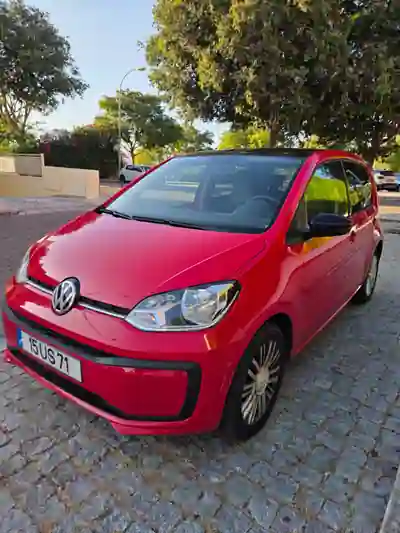 Volkswagen Up! 2018 - 8950 EUR, 81737 km - AUTO.MOTO.pt - 81737km - foto 2 de 15