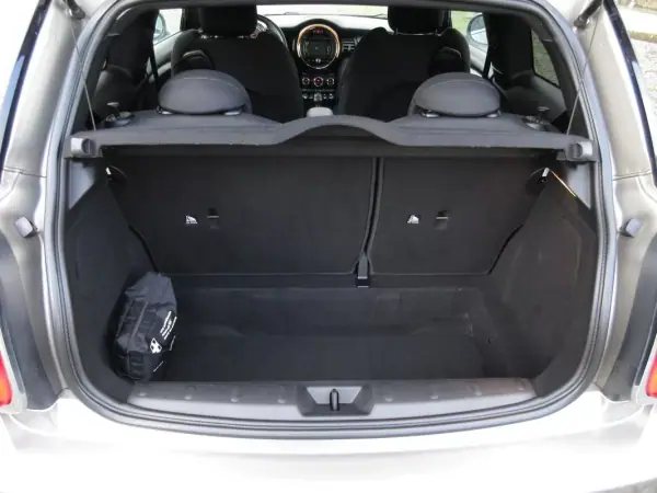 MINI 3 Portas 2018 - 18490 EUR, 164000 km - AUTO.MOTO.pt - 164000km - foto 18 de 53