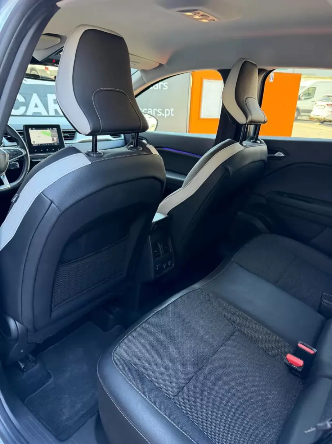 Renault Captur 2023 - 17900 EUR, 80425 km - 80425km - foto 19 de 21