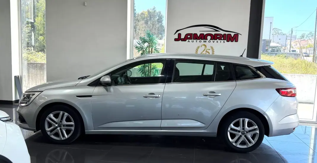 Renault Mégane Sport Tourer 2017 - 9650 EUR, 196121 km - AUTO.MOTO.pt - 196121km - foto 6 de 22