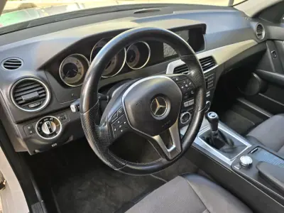 Mercedes-Benz C 200 2012 - 11990 EUR, 263748 km - AUTO.MOTO.pt - 263748km - foto 12 de 24