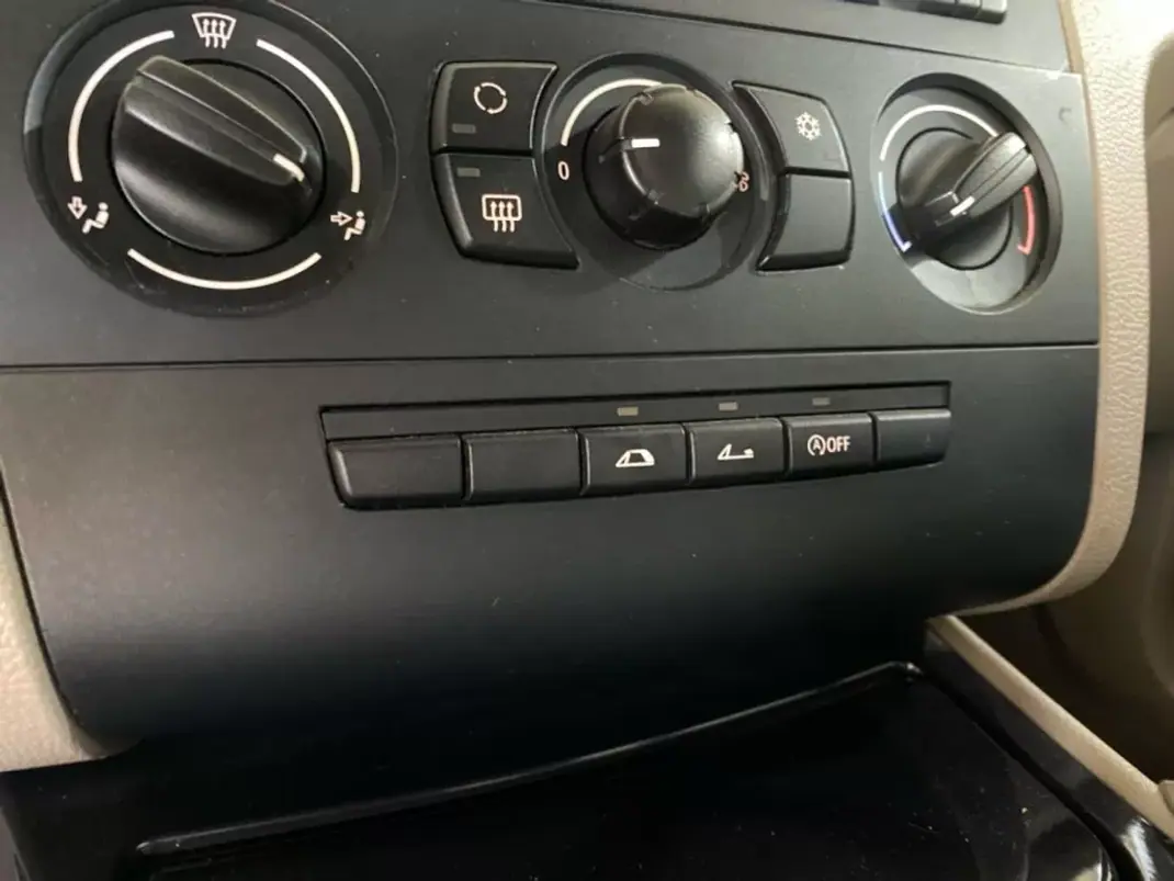 BMW 120 2008 - 12800 EUR, 174000 km - AUTO.MOTO.pt - 174000km - foto 21 de 23