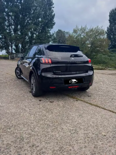 Peugeot e-208 2024 — foto 6 de 23