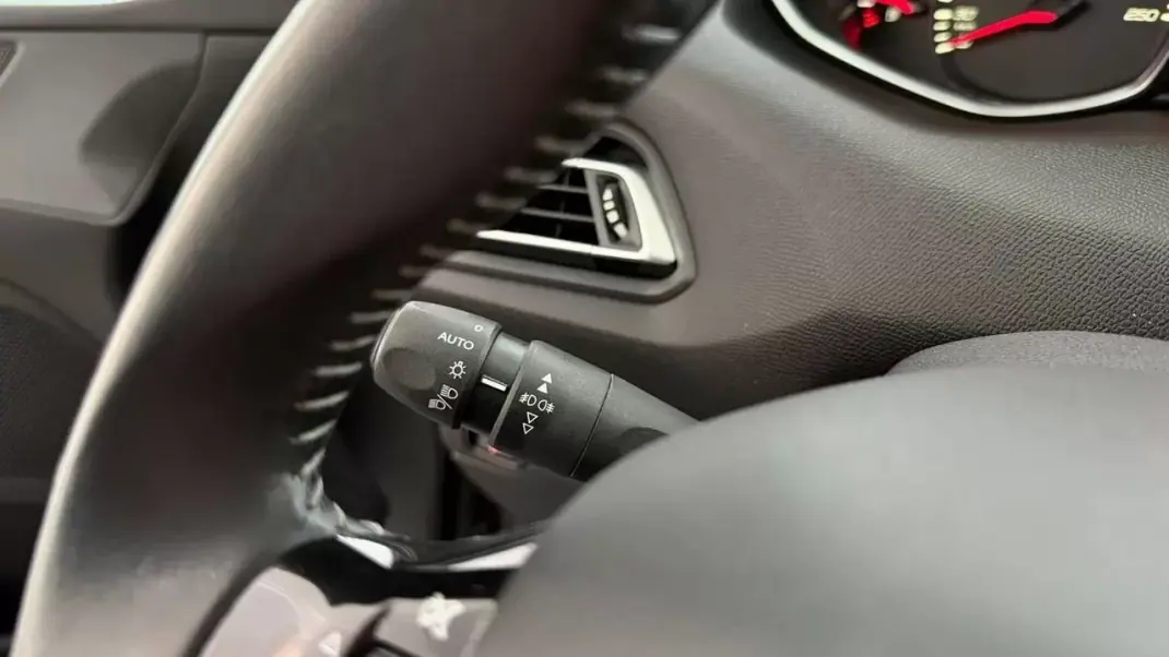 Peugeot 308 SW 2020 - 11990 EUR, 153706 km - AUTO.MOTO.pt - 153706km - foto 20 de 34