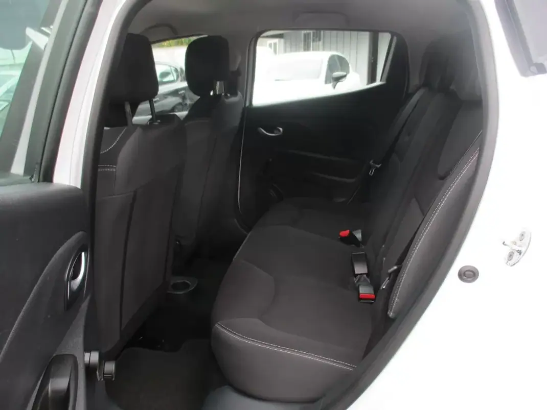 Renault Clio 2017 - 11990 EUR, 81000 km - 81000km - foto 20 de 24