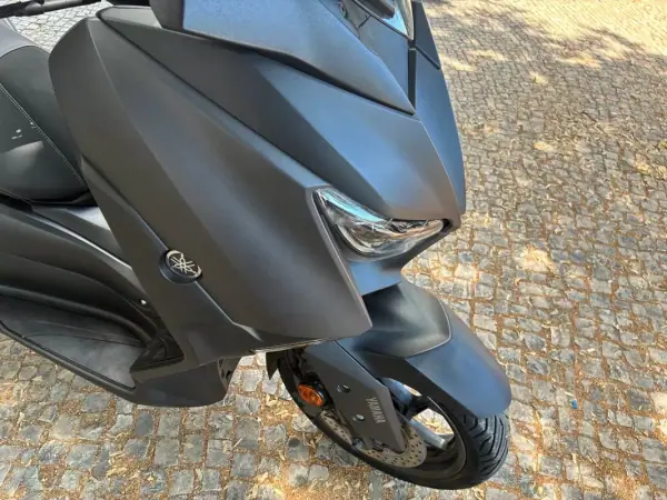 Yamaha XMAX 2022 - 3950 EUR, 28105 km - AUTO.MOTO.pt - 28105km - foto 11 de 13