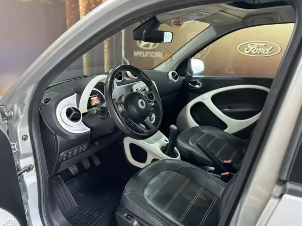 Smart ForFour 2015 - 9490 EUR, 152000 km - AUTO.MOTO.pt - 152000km - foto 2 de 15