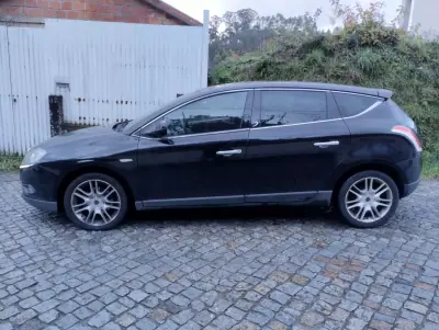 Lancia Delta 2008 - 3450 EUR, 220000 km - AUTO.MOTO.pt - 220000km - foto 4 de 22