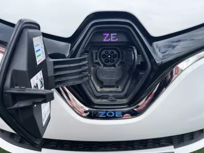 Renault Zoe 2020 - 14990 EUR, 69000 km - AUTO.MOTO.pt - 69000km - foto 9 de 23