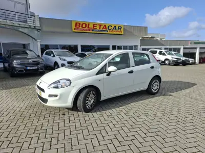 Fiat Punto 2017 - 8750 EUR, 114752 km - AUTO.MOTO.pt - 114752km - foto 2 de 26
