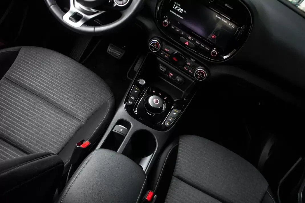 Kia e-Soul 2022 - 18900 EUR, 38143 km - AUTO.MOTO.pt - 38143km - foto 40 de 46