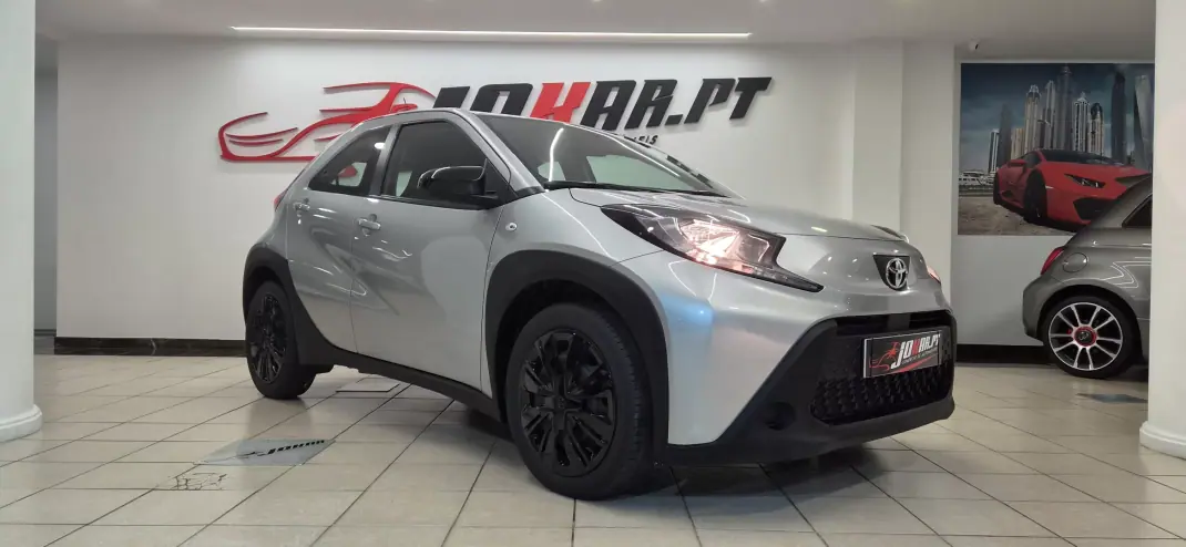 Toyota Aygo X 2023 - 14990 EUR, 63745 km - AUTO.MOTO.pt - 63745km - foto 1 de 37