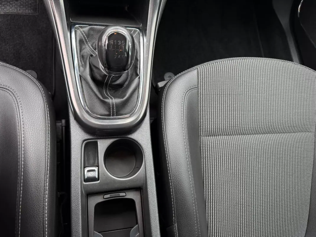 Opel Astra Sports Tourer 2011 - 7490 EUR, 175851 km - AUTO.MOTO.pt - 175851km - foto 17 de 21