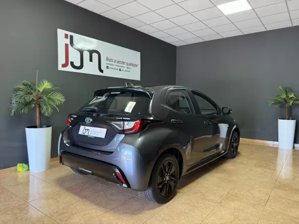 Toyota Yaris 2022 - 15750 EUR, 161470 km - AUTO.MOTO.pt - 161470km - foto 4 de 12