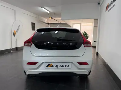 Volvo V40 2014 - 10990 EUR, 187000 km - AUTO.MOTO.pt - 187000km - foto 4 de 21
